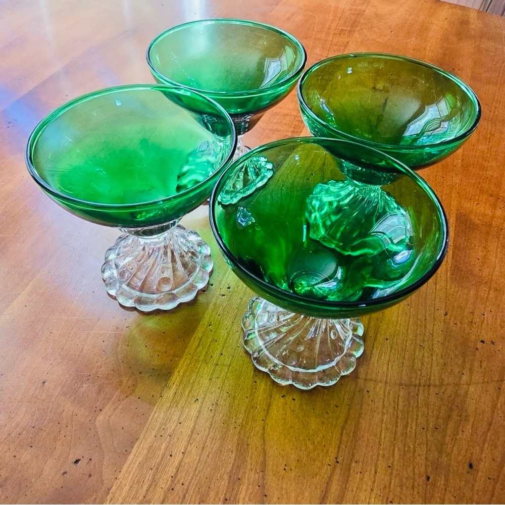 #1363****Set of Vintage Green Emerald Glass Goblets and Bowl - Picture 3 of 8